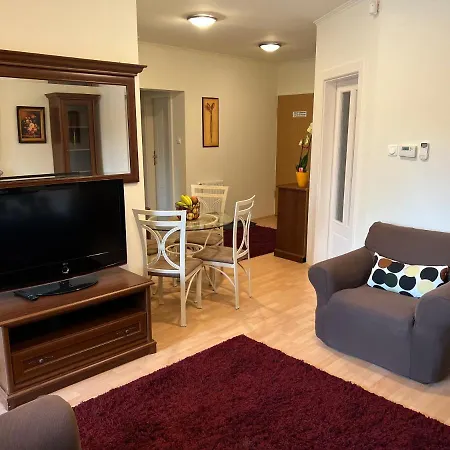 Elit Medencés Apartamento