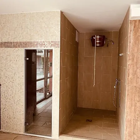 Elit Medencés Apartamento *