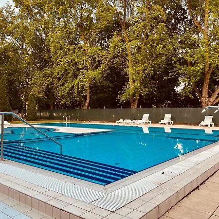 Elit Medencés Apartamento *